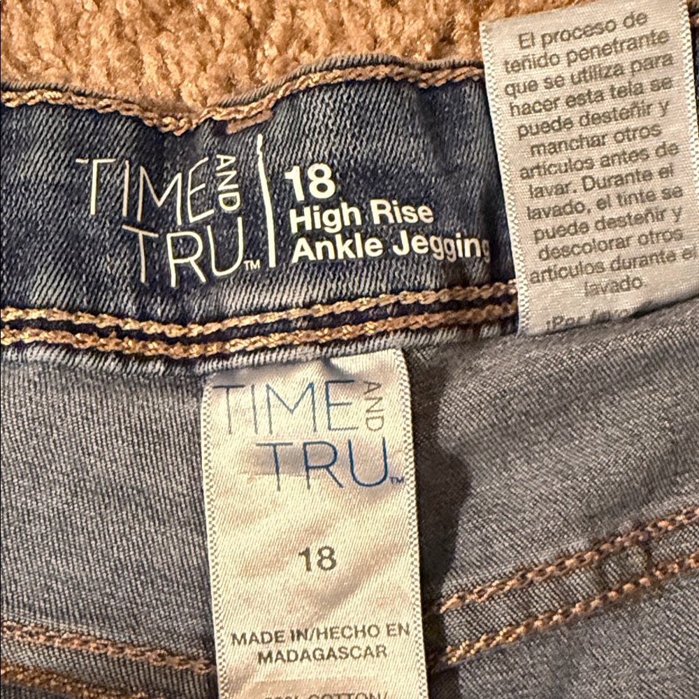 Time and Tru Light Blue Skinny Jeans - Picture 2 of 4